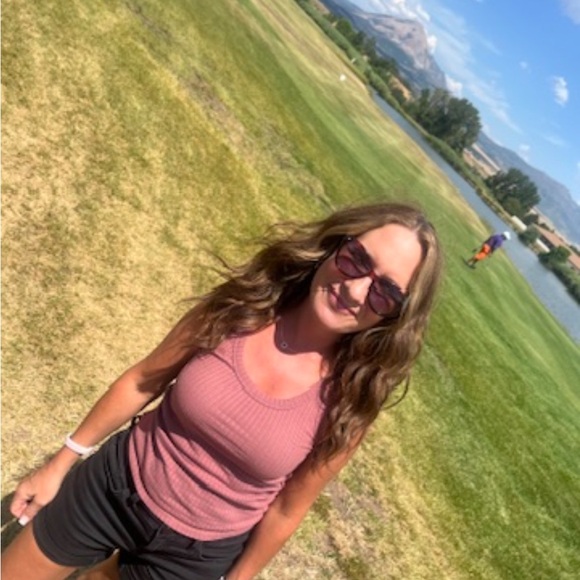 Meet your Posher, Jessica - Picture 3 of 4